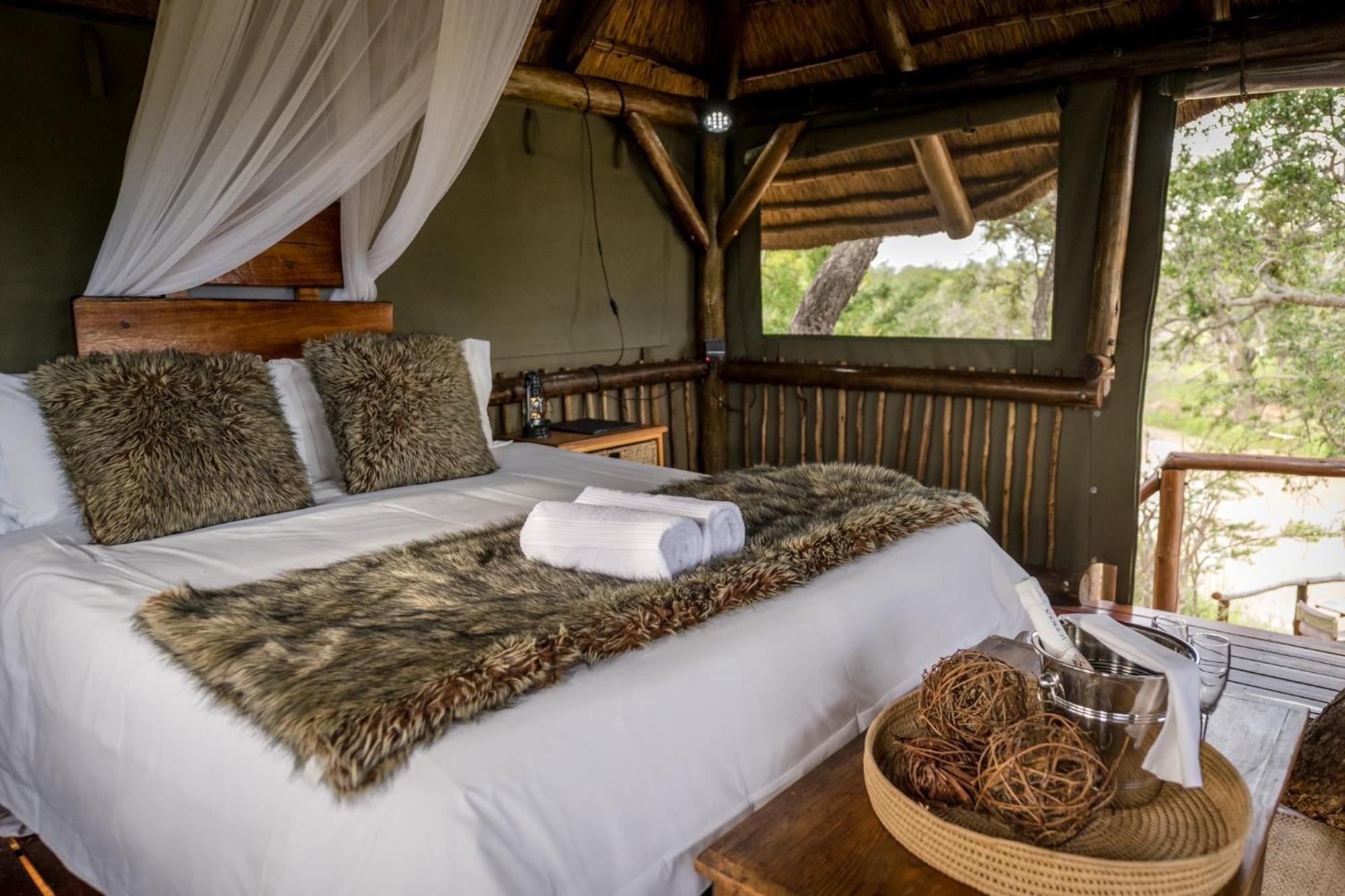 Bushwa Private Game Lodge 法尔瓦特 外观 照片